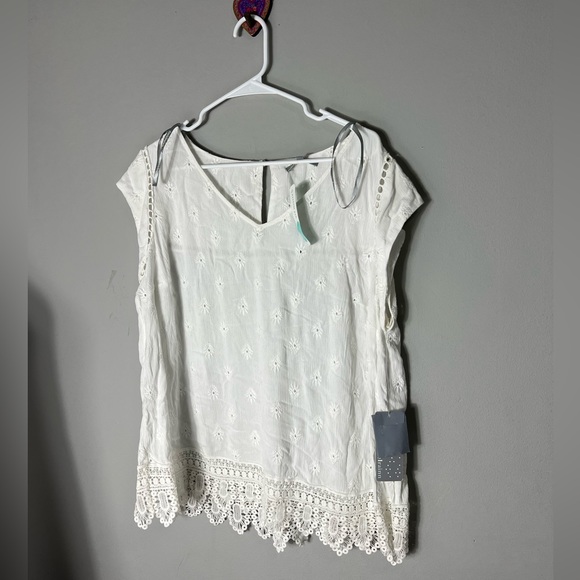 Daniel Rainn Tops - Daniel Rainn Tessi Embroidered Short Sleeve Top
White - 1X